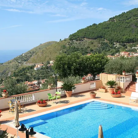 La Loggia Hotel 4*